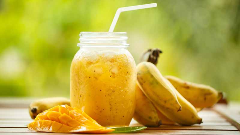 Banana and mango smoothie