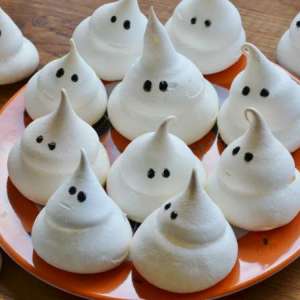 Halloween ghost meringues