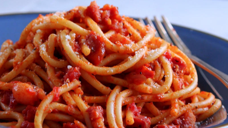 Tomato and bacon sauce